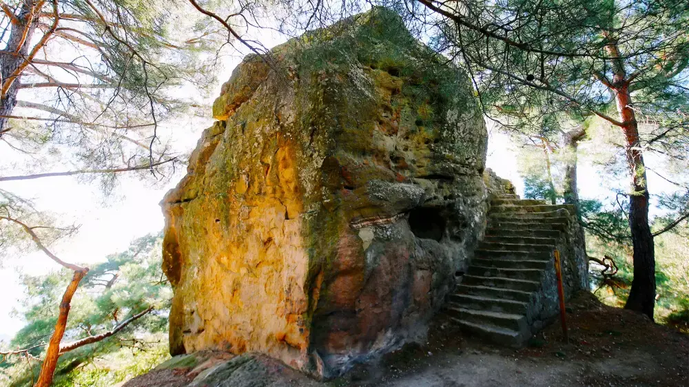 Kazdağları'nda Gezilecek Yerler | Termaloteller.com Zeus Altarı Kazdağları, termal oteller, güre kaplıcaları